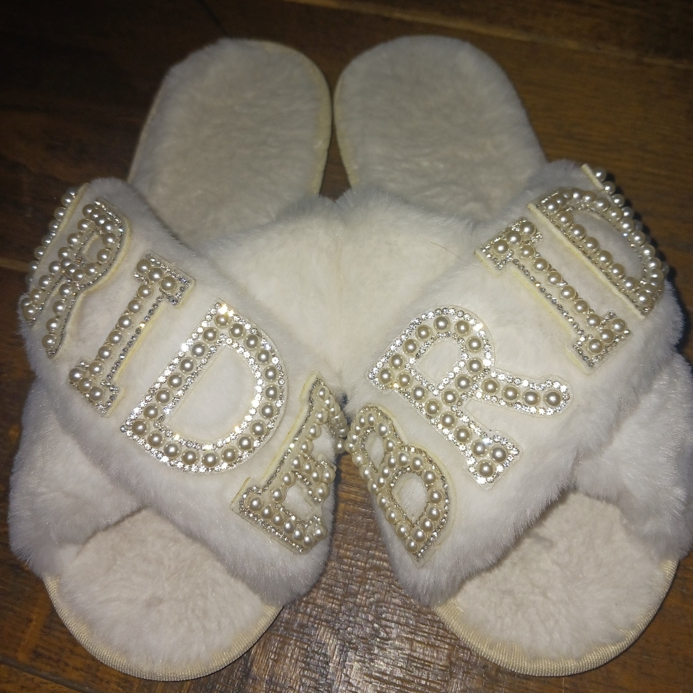 Faux Fur Bride Slippers Pearl Accents Size 40- 41 US 9 White Silver Wedding